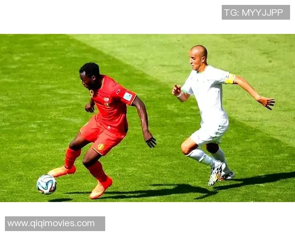 如何模仿足球明星踢球技巧提升个人球技